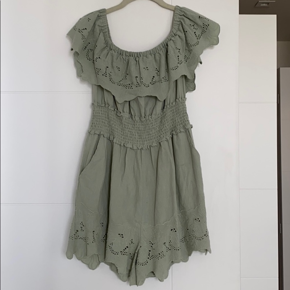 💚Zara sage green off the shoulder romper💚